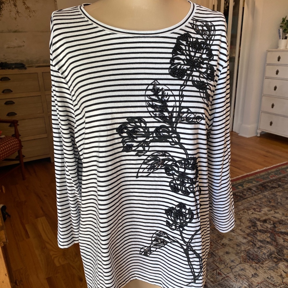 Chico's Black and White Striped T-Shirt with Flowers - Size 3‎